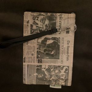 7.5 tall by 9 in long Couture Planet Boston Globe Tom Brady pouch- good cond